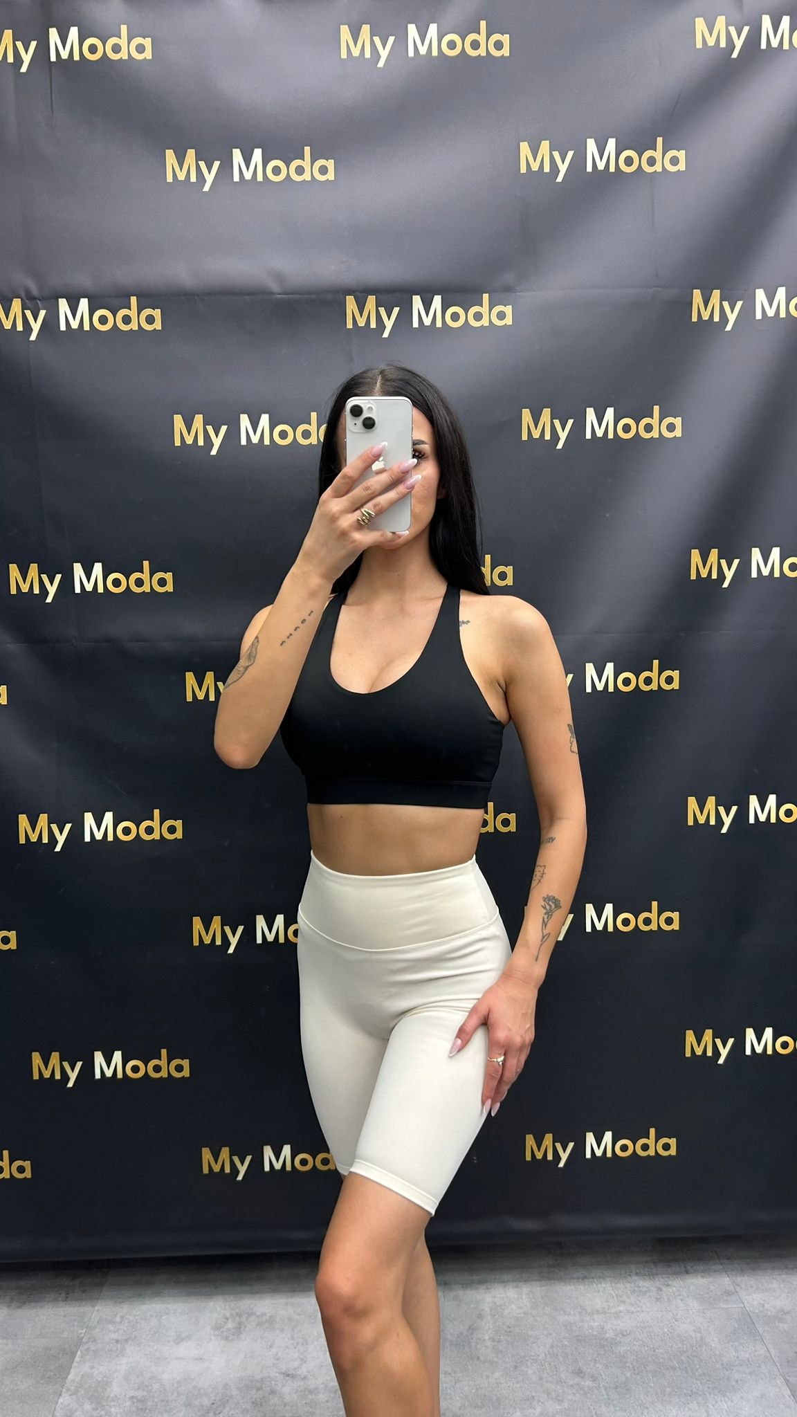 beige_black_shorts.jpg beige_black_shorts.jpg