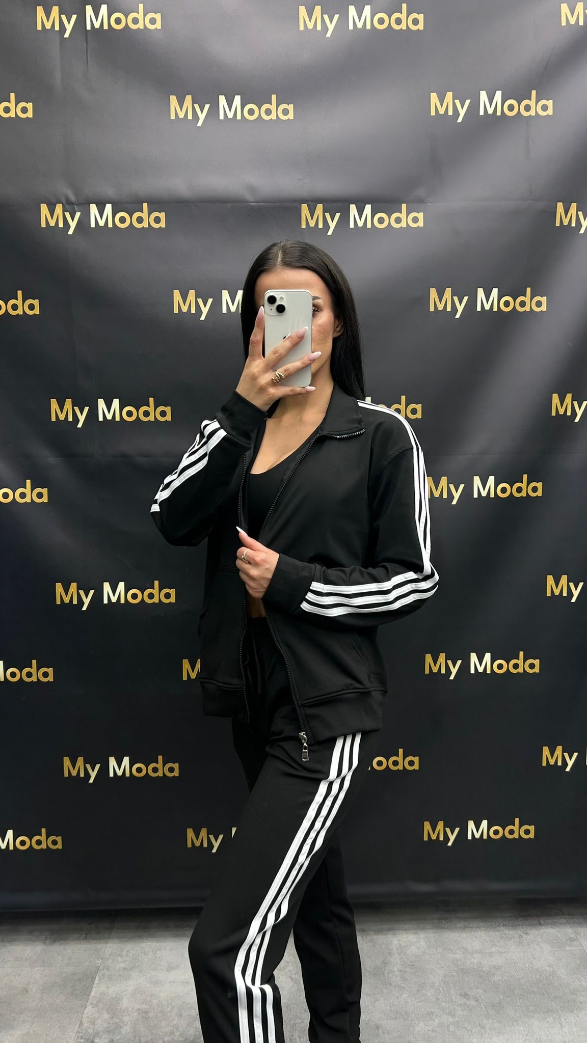 black_white_stripes_tracktop.jpg black_white_stripes_tracktop.jpg